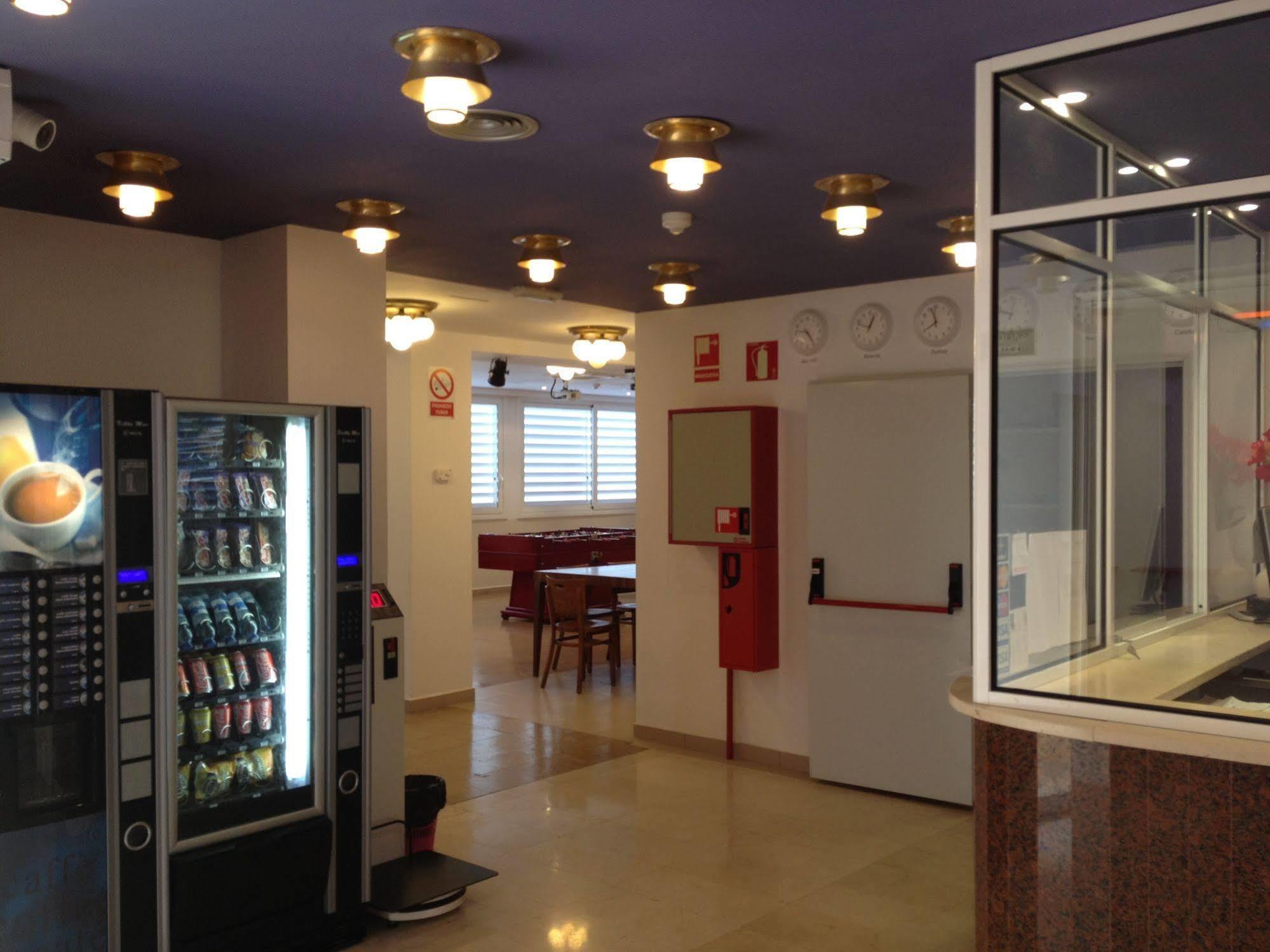 Estrella De Mar Youth Hostel Calella Esterno foto